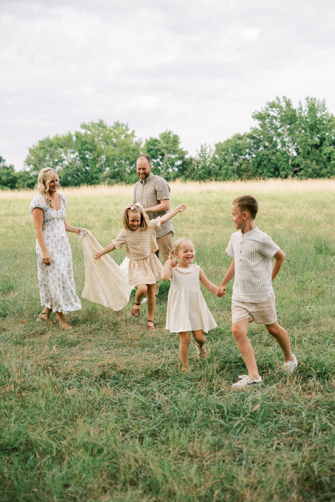 Richmond Family Photographer- Family Photo in Feild